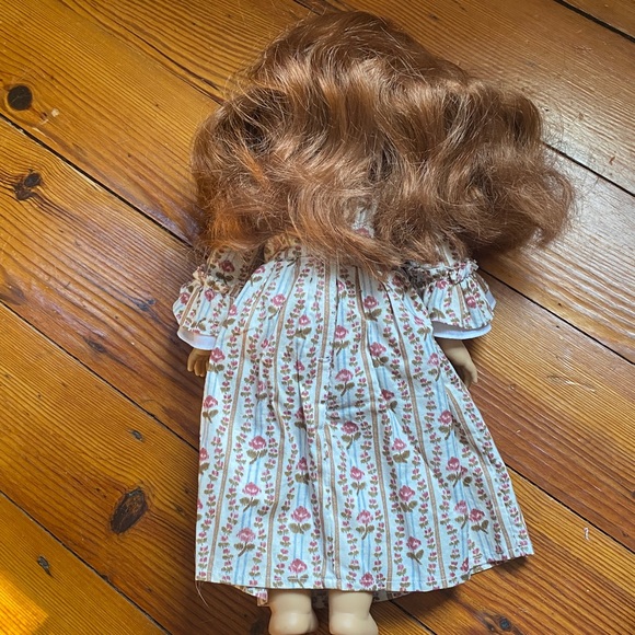 American Girls Felicity doll + outfits and books - Picture 3 of 8